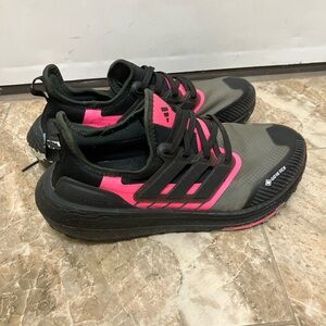 Adidas Ultraboost Light Gore-Tex Womens Size 7.5 Running Shoes Black HP6403